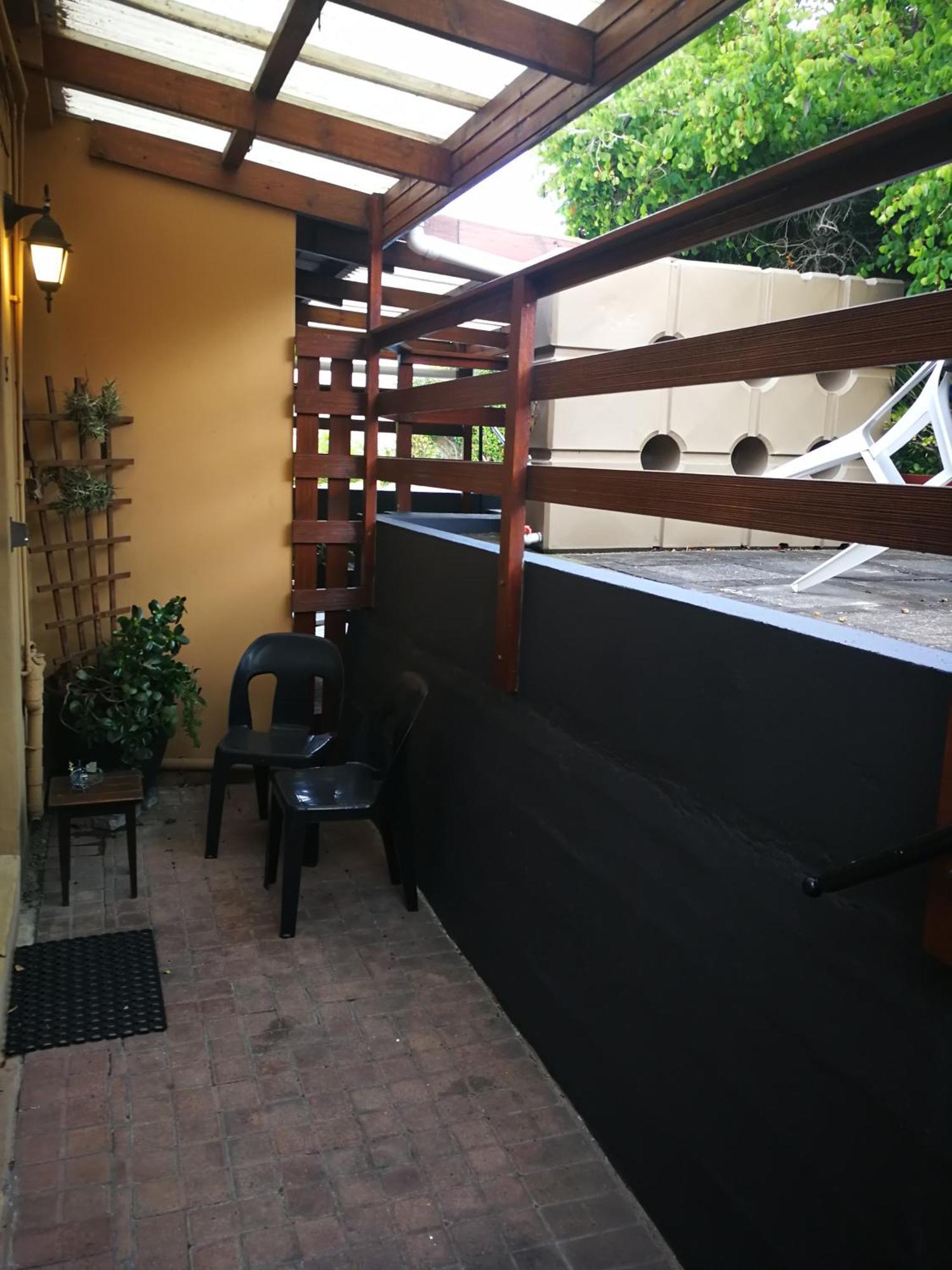 Dempsey'S Self-Catering Guest House Port Elizabeth Exterior photo