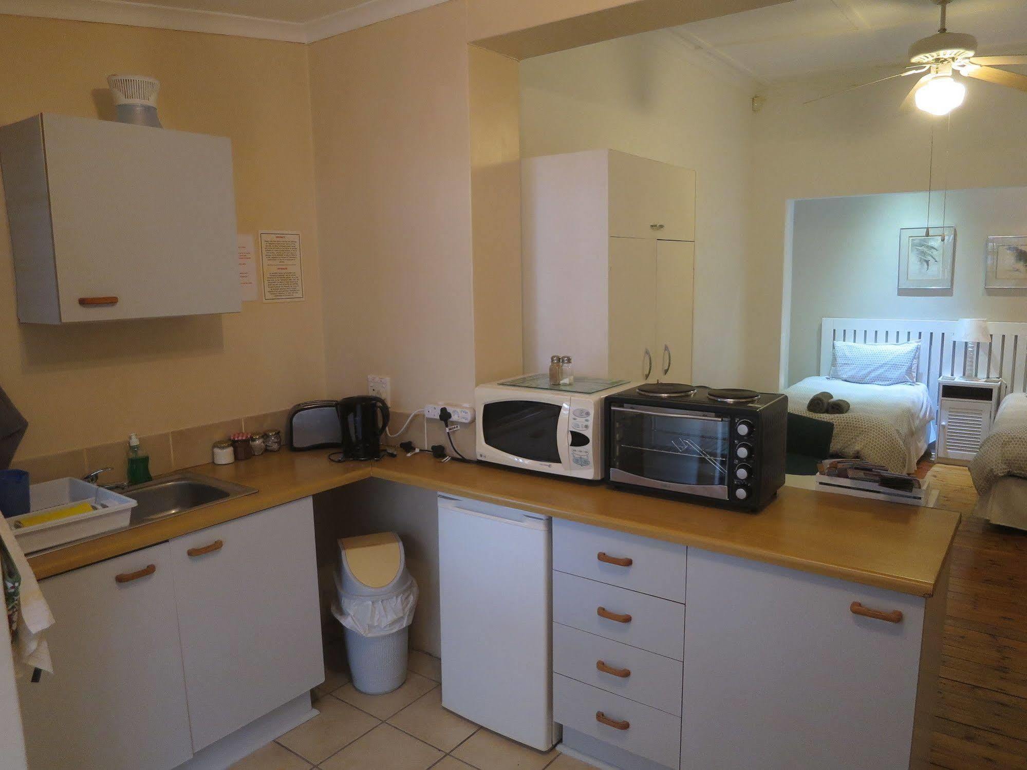 Dempsey'S Self-Catering Guest House Port Elizabeth Exterior photo