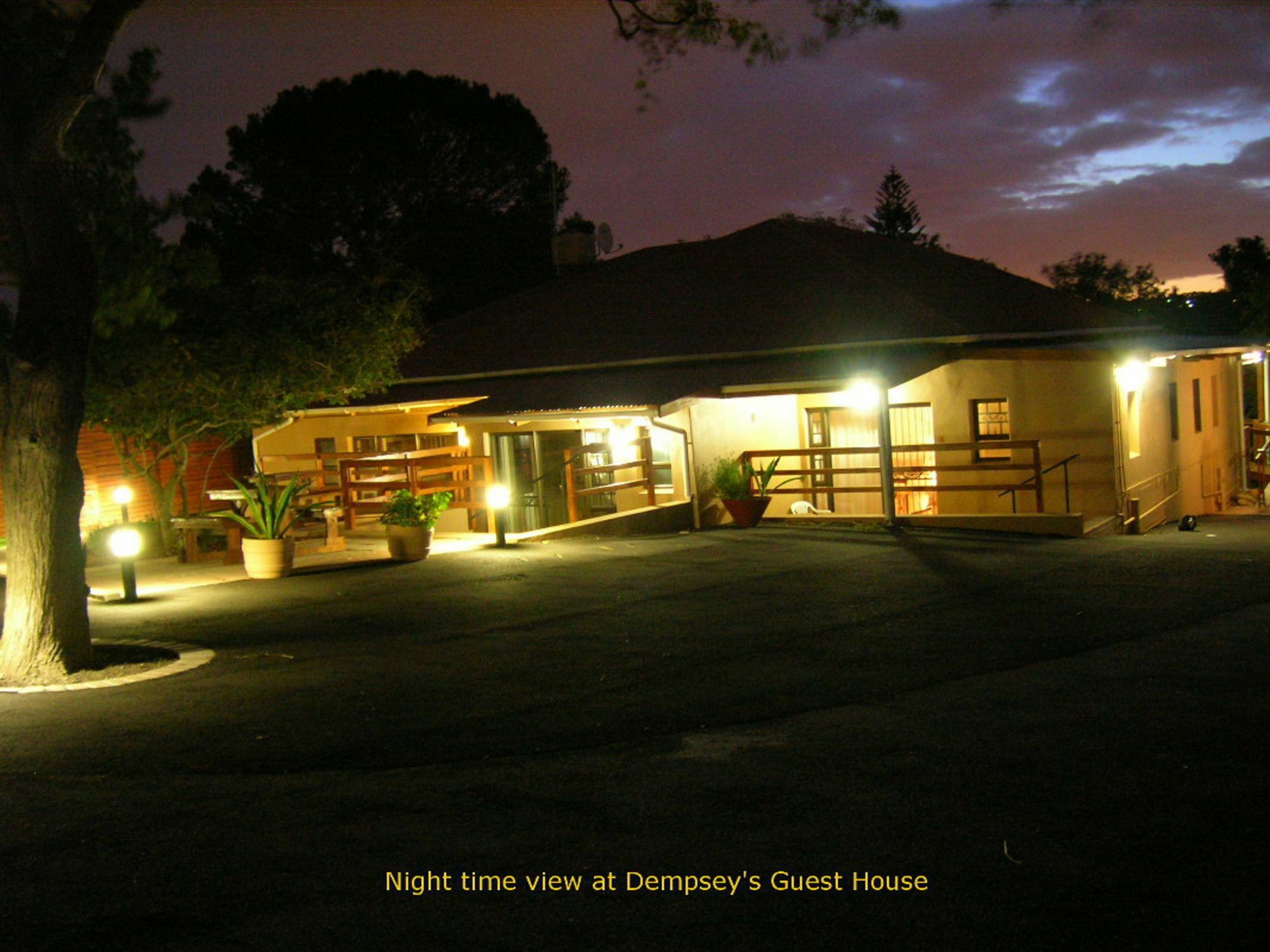 Dempsey'S Self-Catering Guest House Port Elizabeth Exterior photo