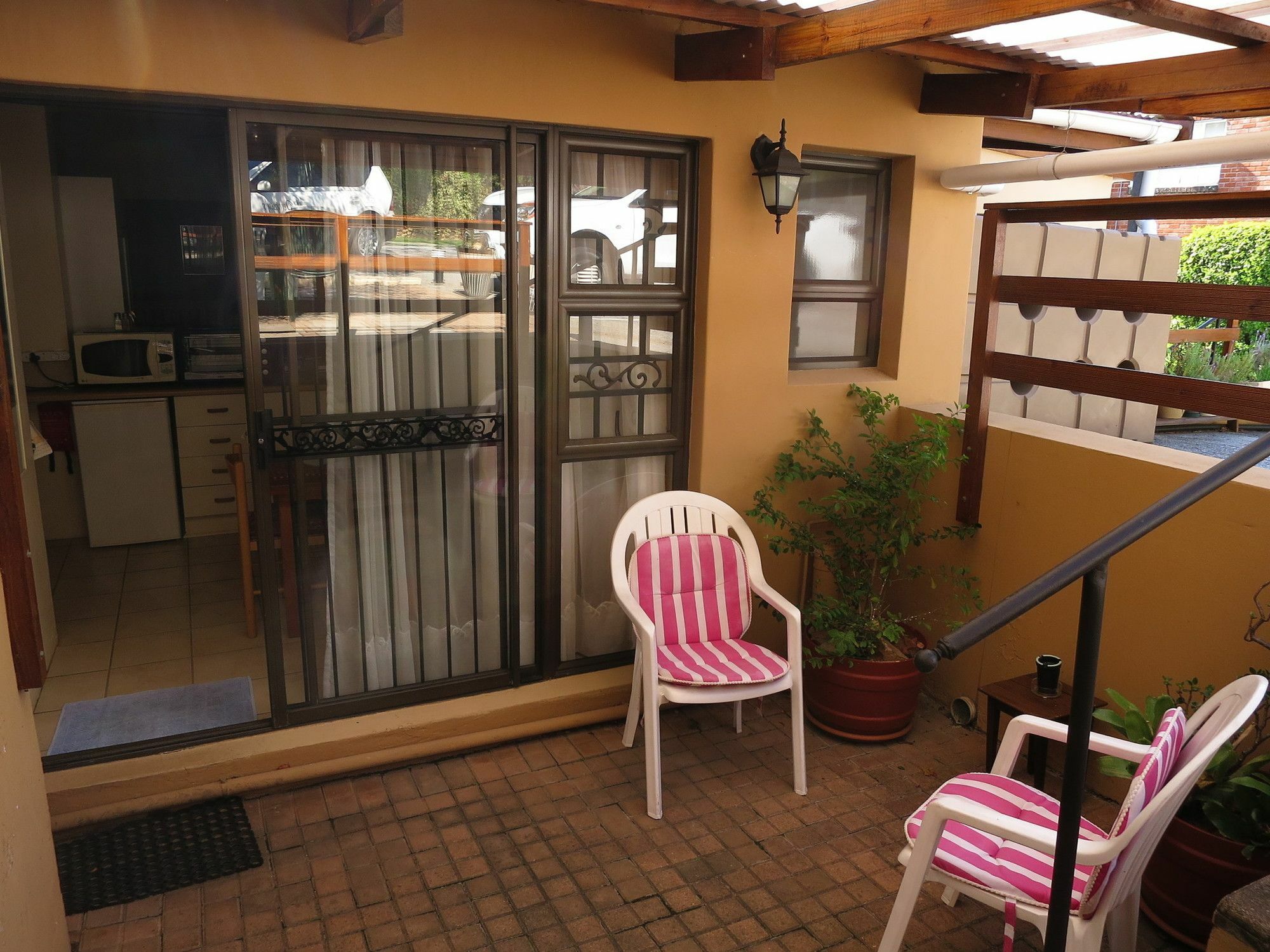Dempsey'S Self-Catering Guest House Port Elizabeth Exterior photo